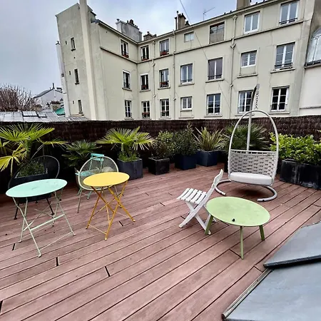 Large Architect-designed House With Rooftop Apartment *
