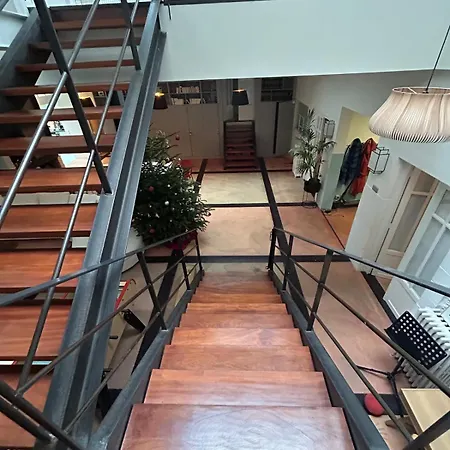 Large Architect-designed House With Rooftop باريس