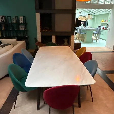 Apartament Large Architect-designed House With Rooftop Paryż