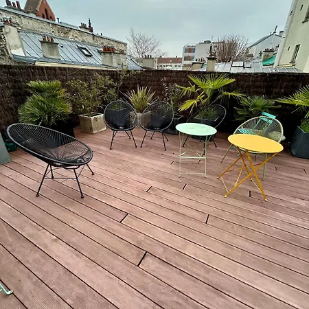 Large Architect-designed House With Rooftop *