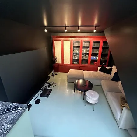 Apartament Large Architect-designed House With Rooftop